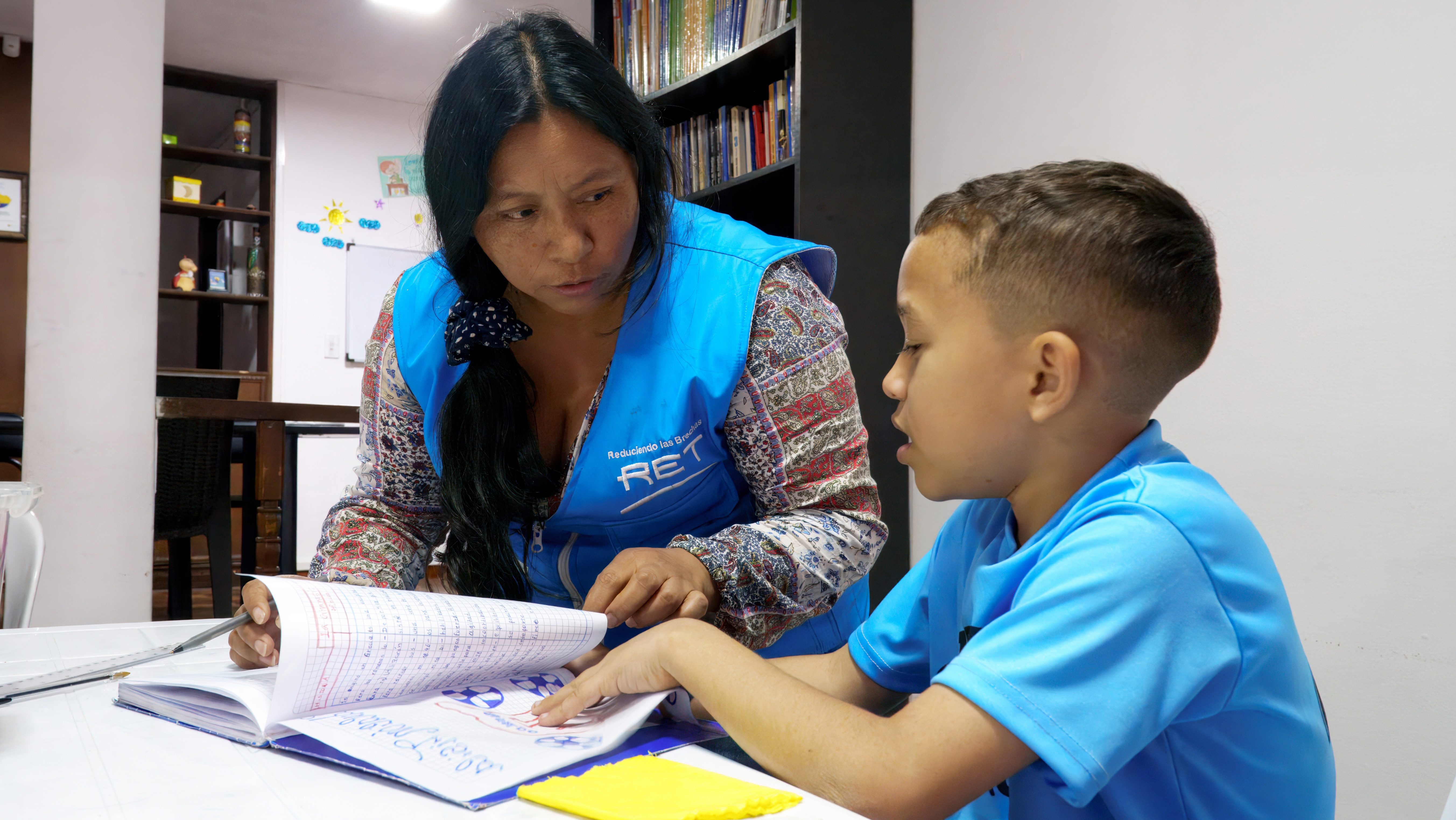 RET en español: El nuevo comienzo en la educación de Jhondervi en Ecuador